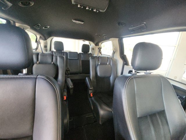 Used 2017 Dodge Grand Caravan SXT FWD image 17
