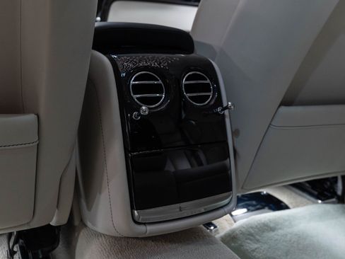 Used 2019 Rolls-Royce Phantom Sedan RWD image 73