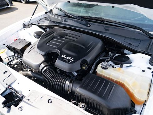 Used 2019 Dodge Charger SXT RWD image 29