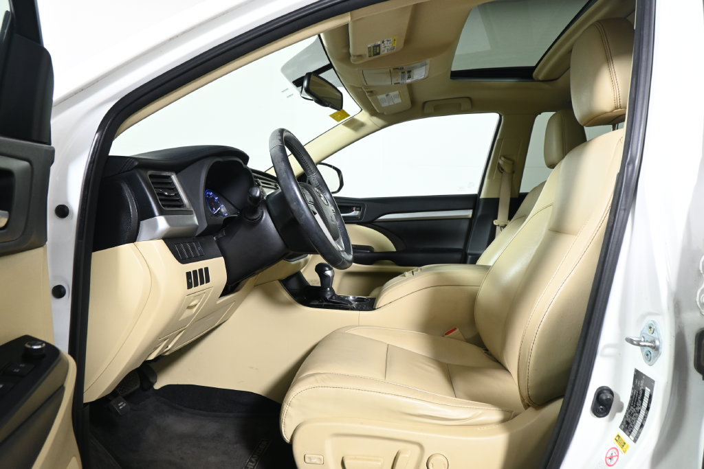 Used 2016 Toyota Highlander XLE AWD/4WD image 3