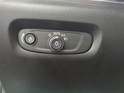 Used 2023 Chevrolet Traverse LT FWD image 12