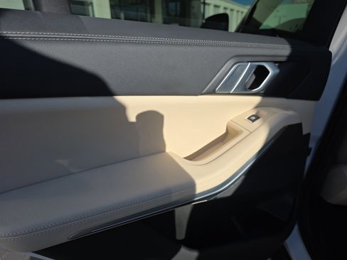 Used 2022 BMW X5 sDrive40i w/ Premium Package image 10