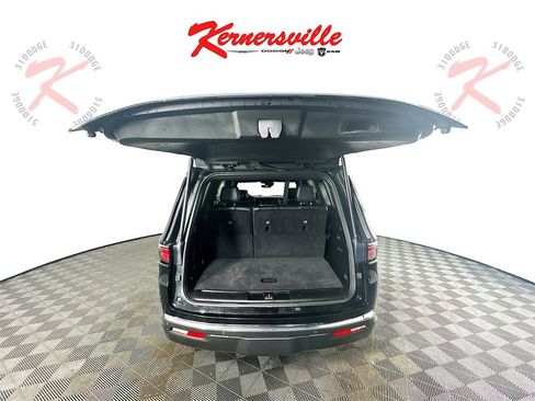 Used 2022 Jeep Wagoneer Series III w/ Flexible Seating Group image 28