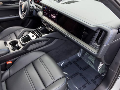 Certified 2025 Porsche Cayenne GTS image 59