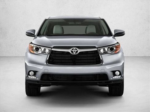 Used 2016 Toyota Highlander XLE image 2