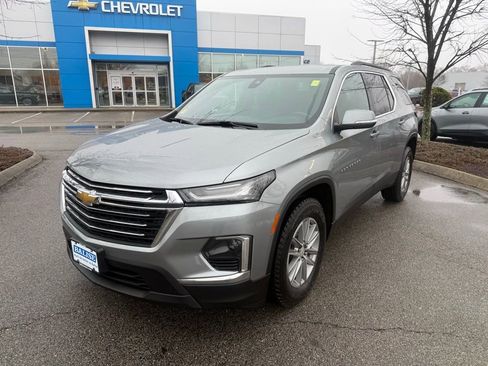 Used 2023 Chevrolet Traverse LT image 9