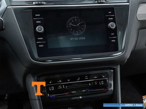 Used 2024 Volkswagen Tiguan SE w/ Panoramic Sunroof Package FWD image 25