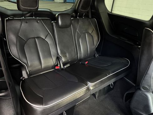 Used 2020 Chrysler Pacifica Limited w/ Advanced Safetytec Group image 19