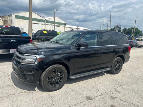 Used 2022 Ford Expedition XLT RWD image 2