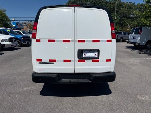 Used 2020 Chevrolet Express 2500 RWD image 11