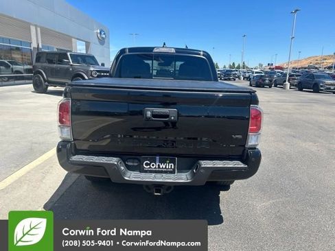 Used 2021 Toyota Tacoma TRD Sport w/ TRD Premium Sport Package AWD/4WD image 7