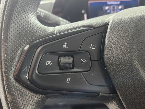 Used 2025 Chevrolet Trax LT FWD image 22