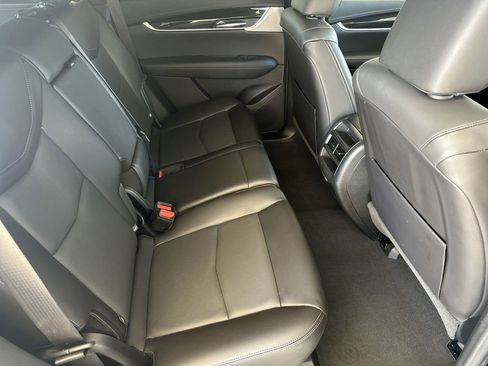 Used 2025 Cadillac XT5 Premium Luxury image 37
