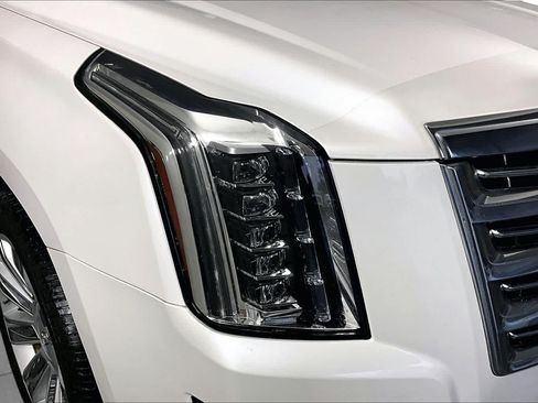 Used 2020 Cadillac Escalade Platinum RWD image 26