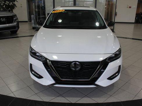 Used 2022 Nissan Sentra SR w/ SR Premium Package image 2
