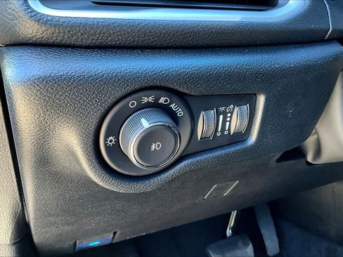 New 2026 Chrysler Pacifica Select image 17