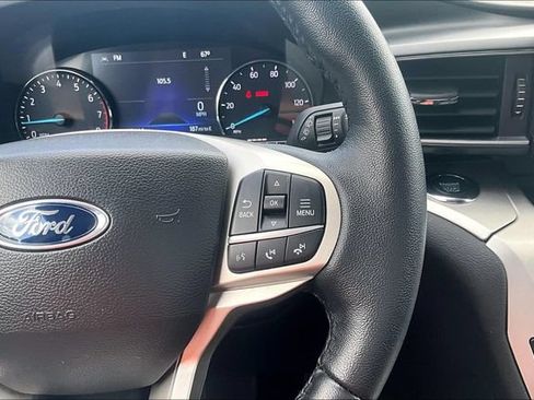 Used 2022 Ford Explorer XLT w/ Equipment Group 202A AWD/4WD image 17
