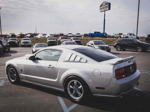 Used 2005 Ford Mustang GT image 19