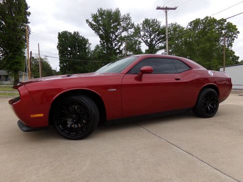 Used 2014 Dodge Challenger R/T RWD image 4