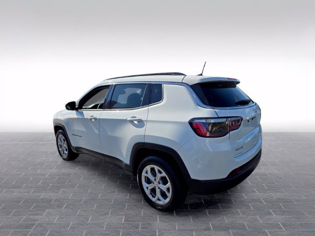 Used 2024 Jeep Compass Latitude AWD/4WD image 6