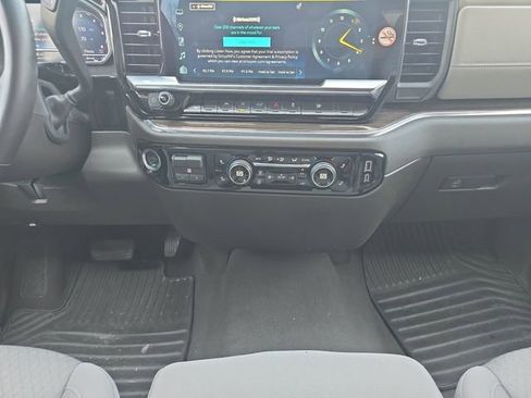 Used 2025 Chevrolet Silverado 1500 LT image 3