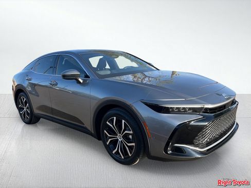 Certified 2023 Toyota Crown AWD/4WD image 9