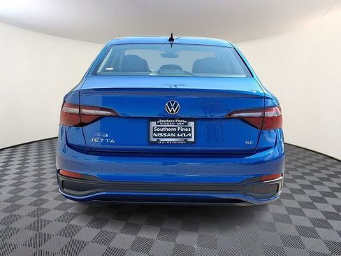 Used 2024 Volkswagen Jetta SE FWD image 5