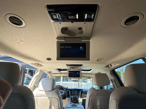 Used 2015 Cadillac Escalade ESV Luxury RWD image 36