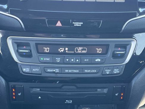 Used 2022 Honda Pilot Touring image 16