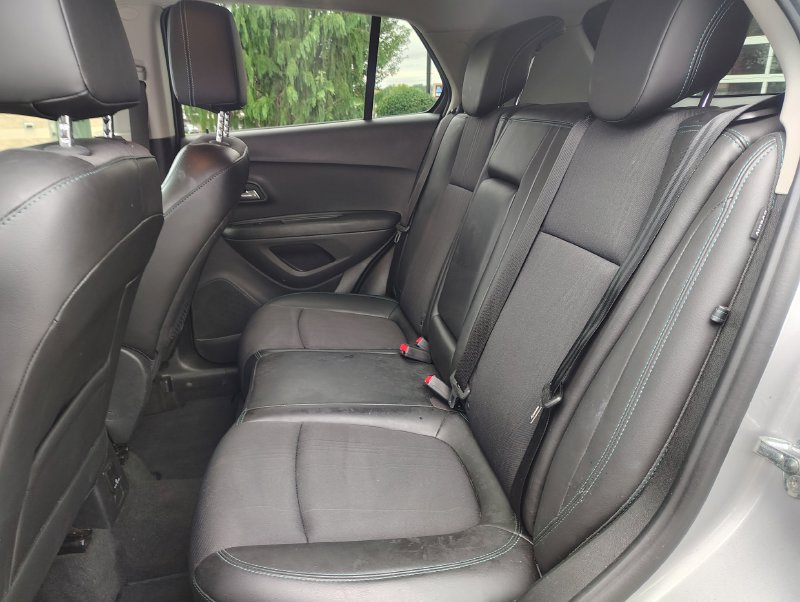 Used 2016 Chevrolet Trax LT w/ LT Convenience Package AWD/4WD image 16