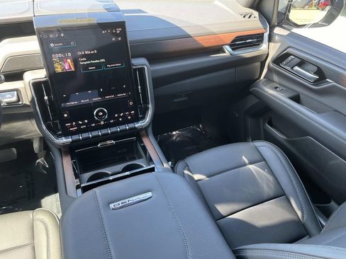 Used 2026 GMC Yukon Denali w/ Advanced Technology Package image 15