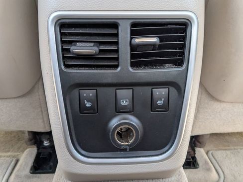 Used 2014 Chrysler 300 C RWD image 19