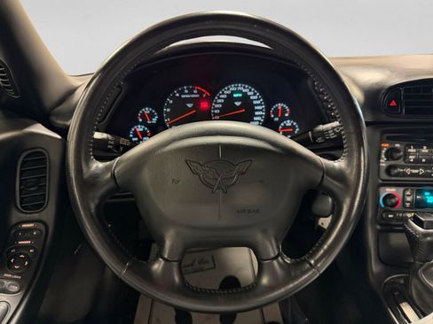 Used 2000 Chevrolet Corvette Convertible w/ Memory Pkg RWD image 19