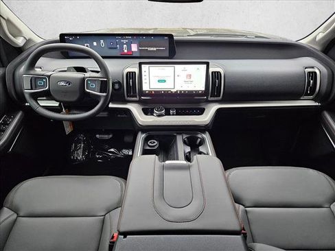 New 2025 Ford Expedition Active image 15