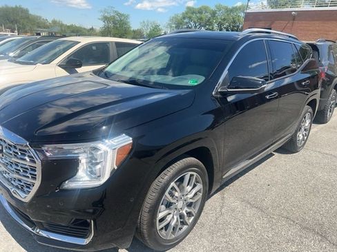 Used 2023 GMC Terrain Denali w/ Denali Premium Package image 2
