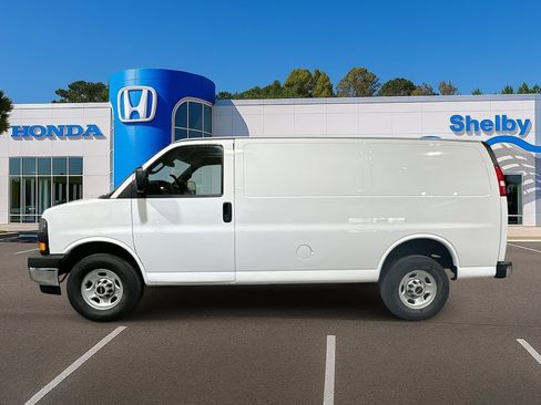 Used 2024 GMC Savana 2500 w/ Driver Convenience Package image 5