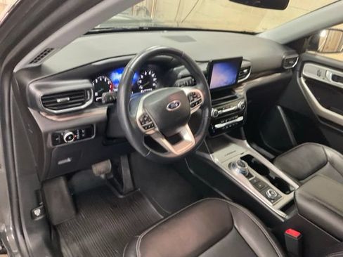 Used 2023 Ford Explorer Limited w/ Equipment Group 301A AWD/4WD image 6