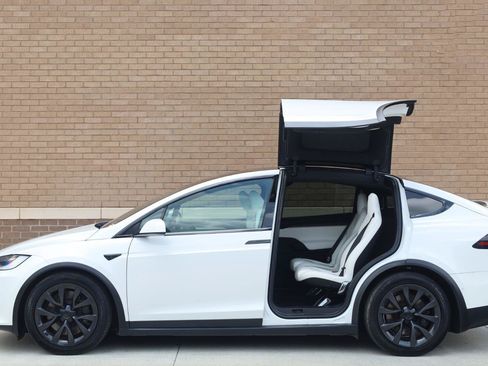 Used 2023 Tesla Model X AWD/4WD image 3