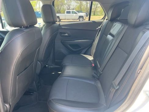 Used 2019 Chevrolet Trax LT w/ LT Convenience Package AWD/4WD image 17