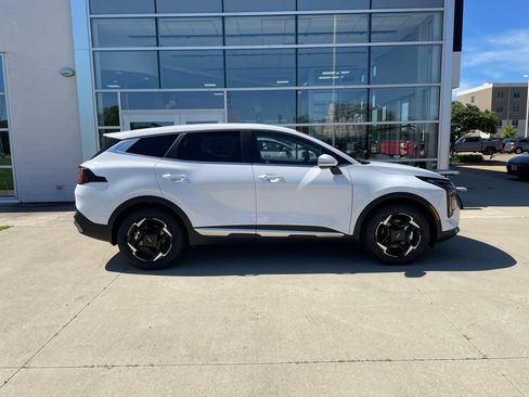 New 2026 Kia Sportage EX FWD image 4