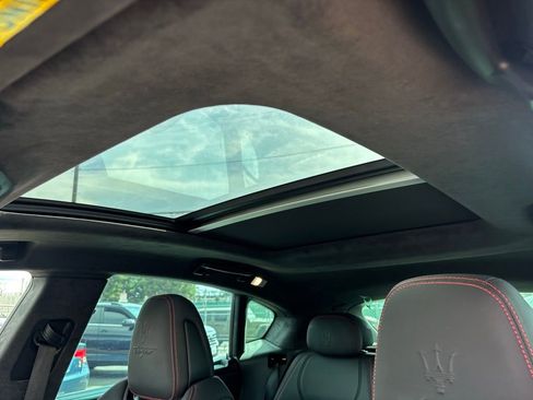 Used 2023 Maserati Levante Trofeo image 13