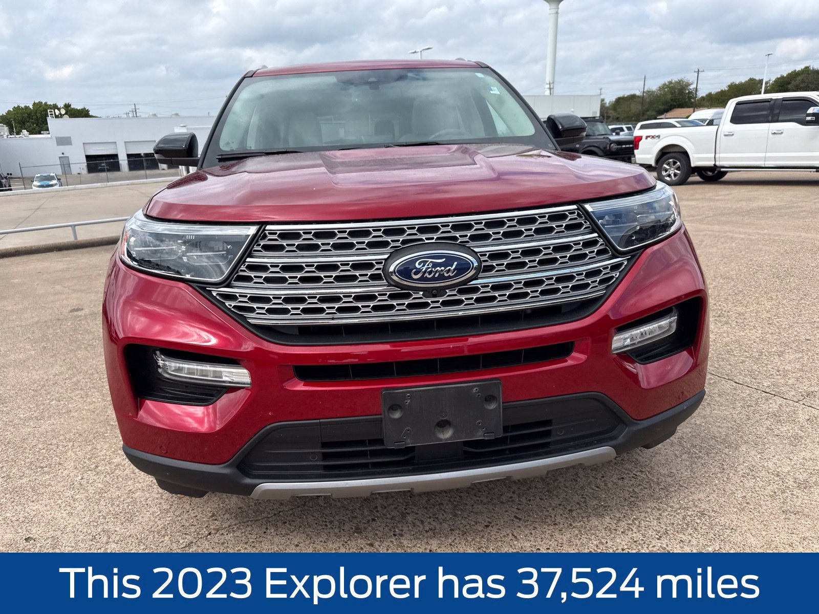 Used 2023 Ford Explorer Limited w/ Limited Technology Package RWD image 2
