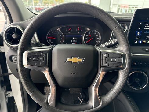 Used 2025 Chevrolet Blazer LT AWD/4WD image 17