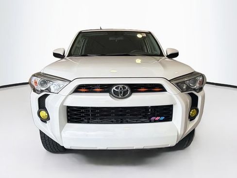 Certified 2017 Toyota 4Runner SR5 AWD/4WD image 2