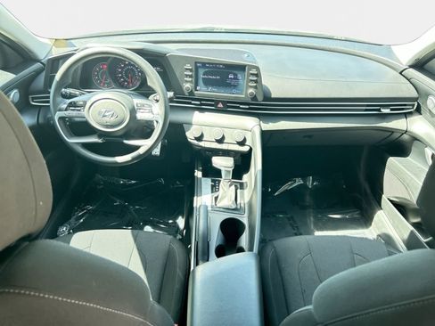 Used 2021 Hyundai Elantra SE FWD image 15