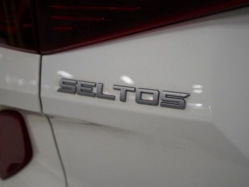 Used 2023 Kia Seltos S image 13