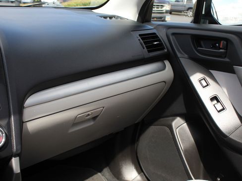Used 2014 Subaru Forester 2.5i Premium w/ All-Weather Package AWD/4WD image 38
