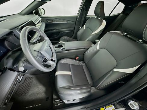 Used 2026 Toyota Camry SE FWD image 13
