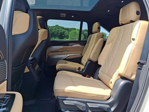 Certified 2026 Cadillac Escalade IQ Luxury 2 AWD/4WD image 8