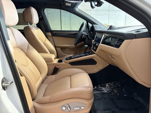 Used 2023 Porsche Macan AWD/4WD image 22